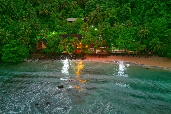 Tisa's Eco Fales Barefoot Bar CREDIT AmericanSamoaPocketGuide.com