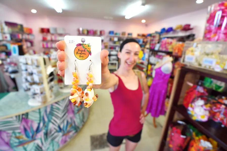 Tropical Traders Shopping Earrings Jewellery Souvenirs Gifts CREDIT AmericanSamoaPocketGuide.com