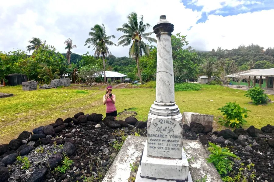 Tu'i Manu'a Grave Memorial Ta'u CREDIT AmericanSamoaPocketGuide.com