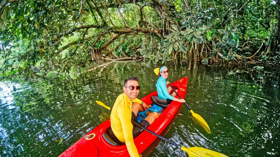 Vanuatu Ecotours Kayak (4) Couple Selfie CREDIT VanuatuPocketGuide.com