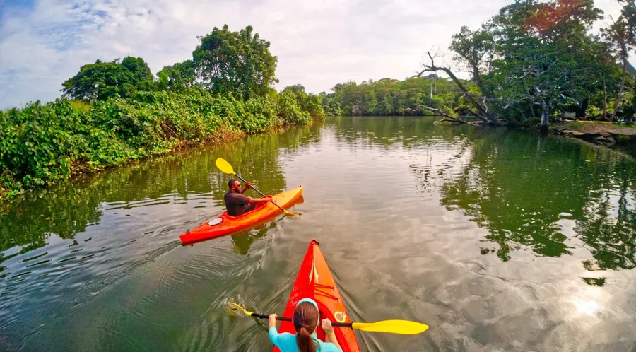 Vanuatu Ecotours Kayak (5) CREDIT VanuatuPocketGuide.com