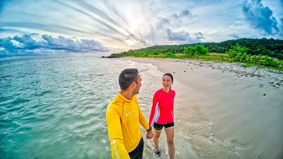 Vele Beach and Snorkel Couple (6) CREDIT WallisandFutunaPocketGuide.com