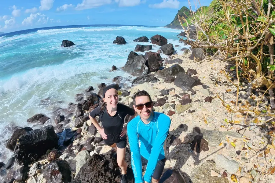 Walk Oge Beach Couple Selfie CREDIT AmericanSamoaPocketGuide.com