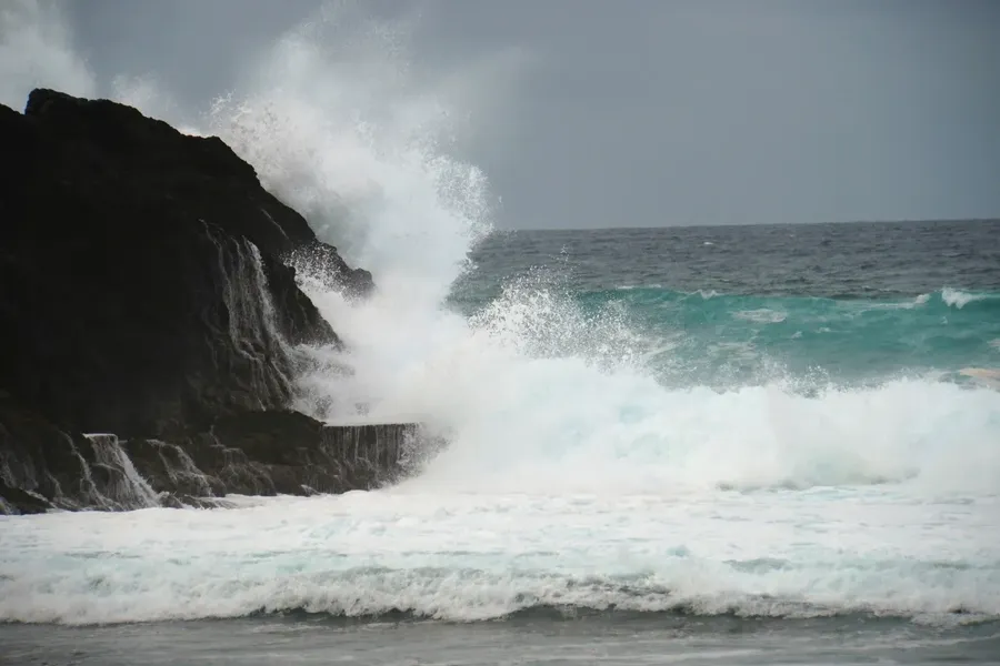 Watch Waves CREDIT AmericanSamoaPocketGuide.com