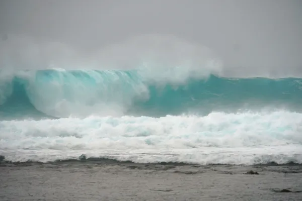 Waves Surf Weather Tsunami CREDIT VanuatuPocketGuide.com