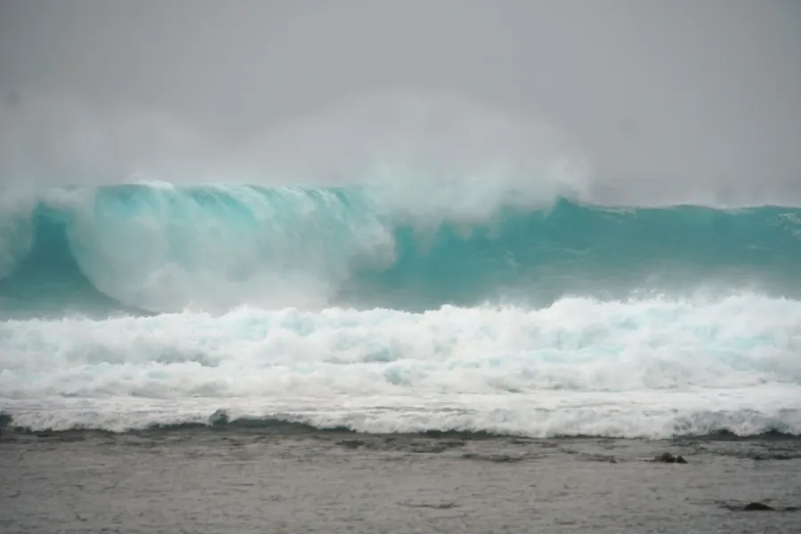 Waves Surf Weather Tsunami CREDIT VanuatuPocketGuide.com