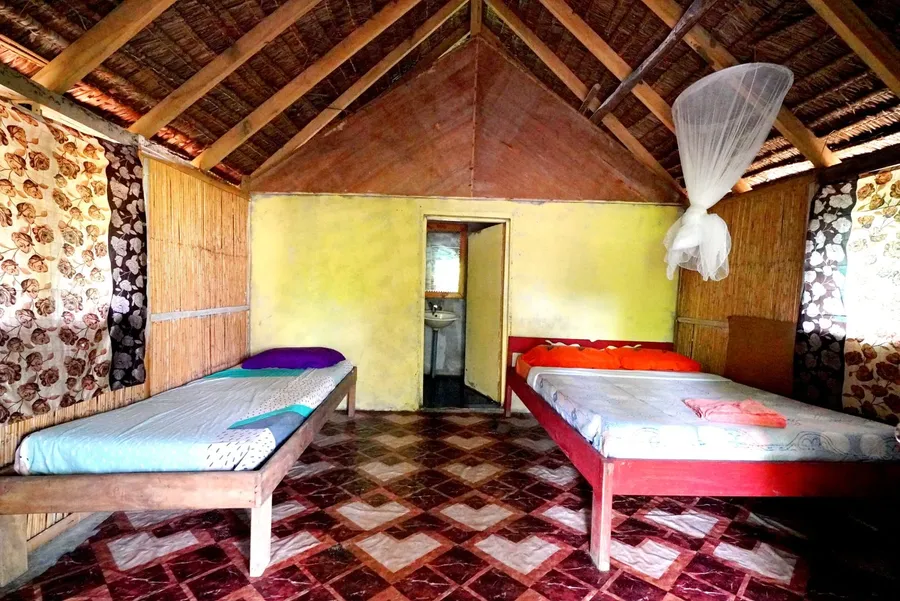 White Beach Bungalows Accomm Snorkel (4) BI CREDIT VanuatuPocketGuide.com