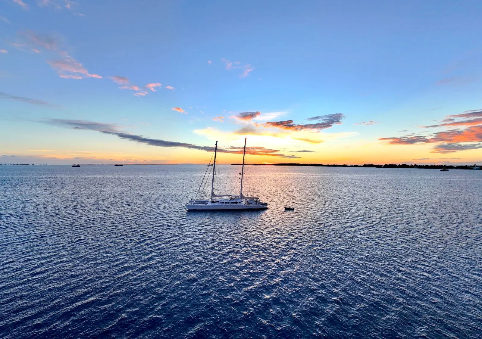 Yacht Sailing Sunset (2) SEB CREDIT MarshallIslandsPocketGuide.com