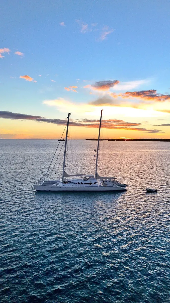 Yacht Sailing Sunset (3) SEB CREDIT MarshallIslandsPocketGuide.com