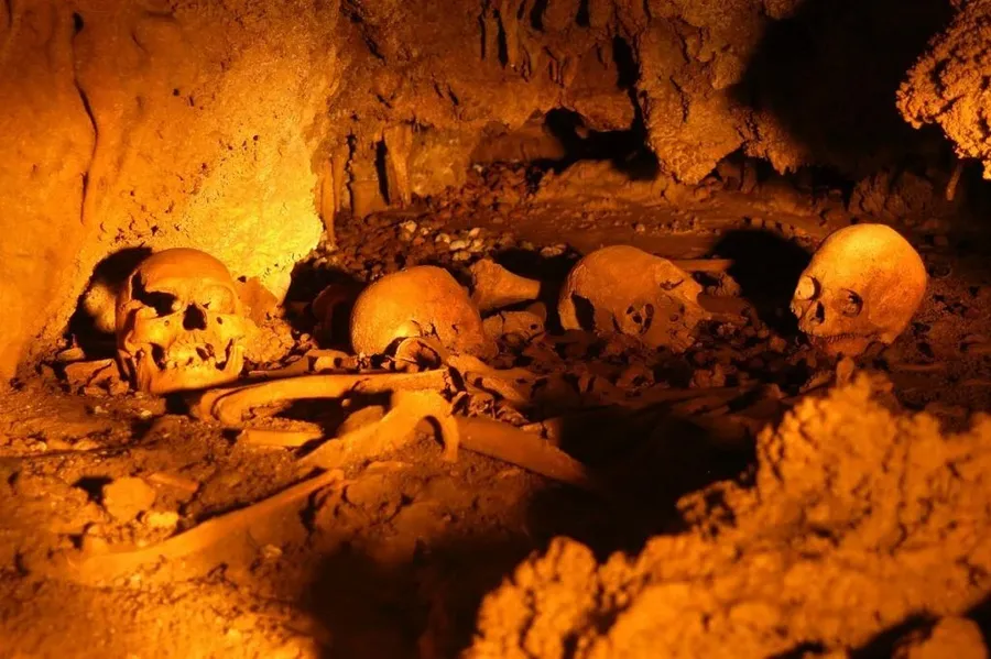 5 Best Caves on Atiu