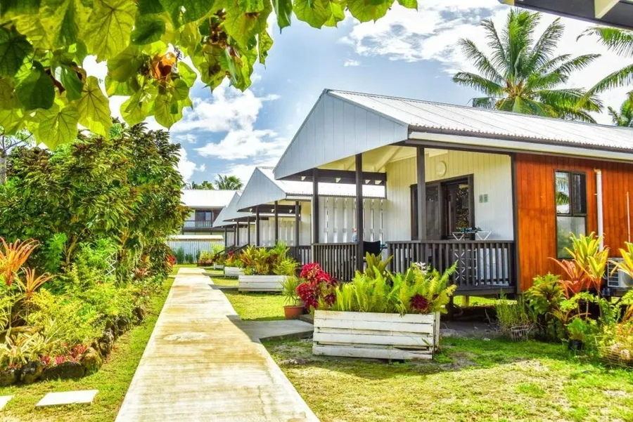 10 Most Romantic Wedding & Honeymoon Resorts on Aitutaki [2023]