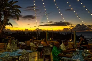 The Best Places to Eat on Rarotonga: 9 Best Restaurants 🍔 [2025]