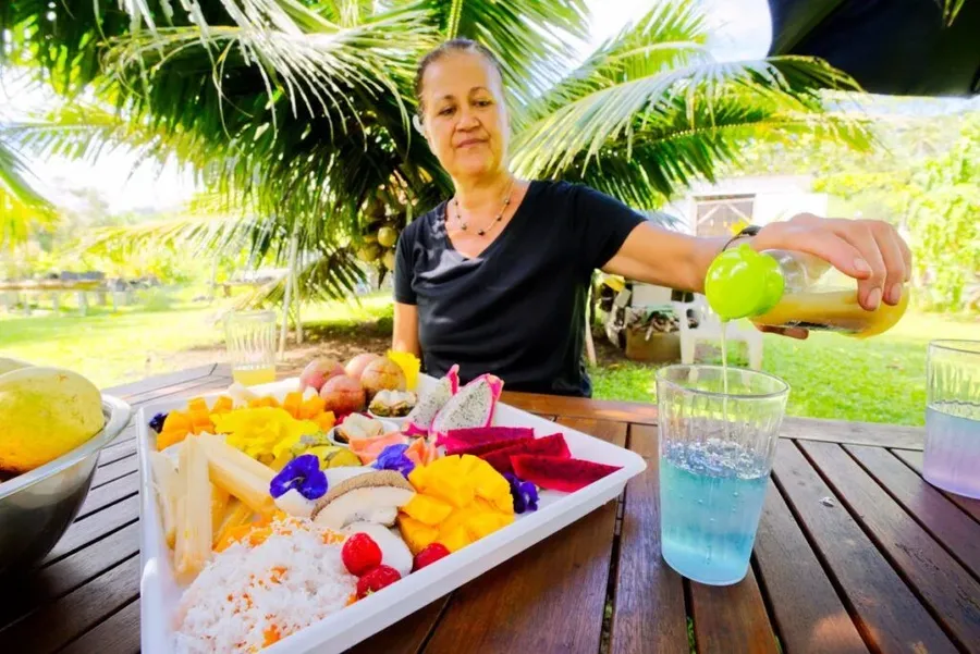 10 Best Foodie Experiences in the Cook Islands 🥭 [2025]
