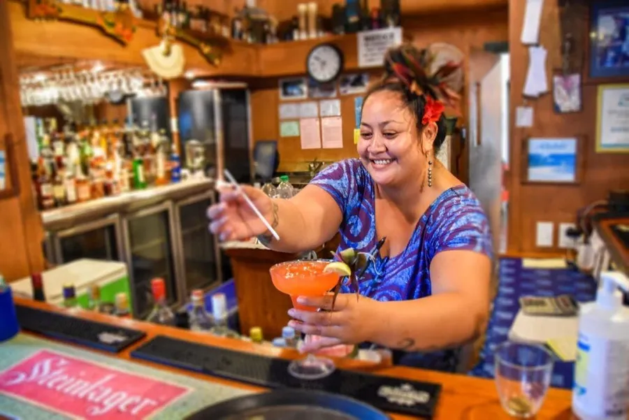 The Guide to Aitutaki Nightlife + 5 Things to Do on Aitutaki at Night