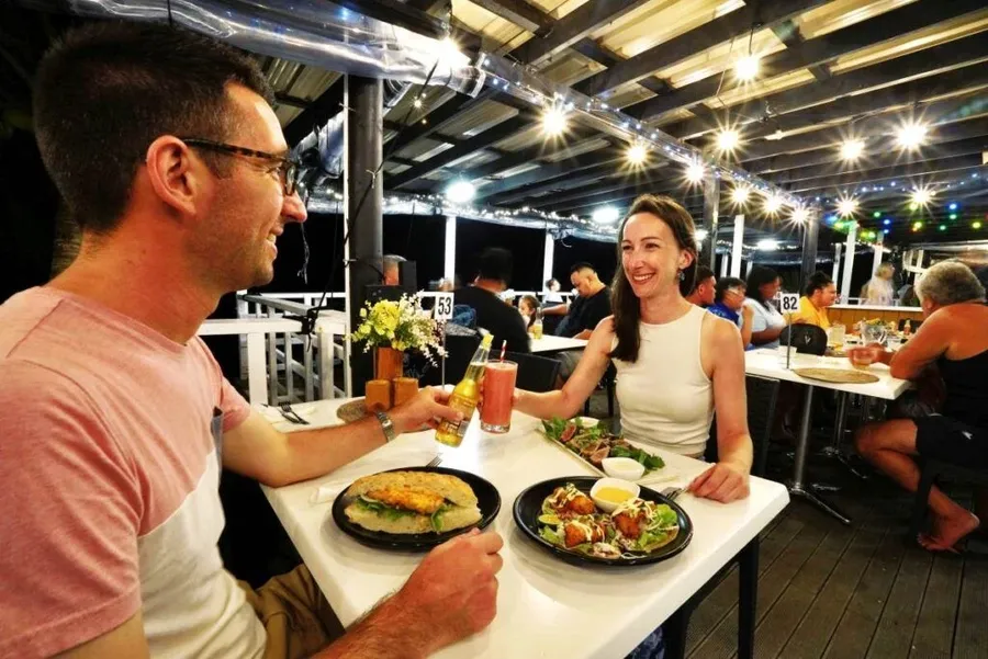 15 Ways to Save Money on Food in Rarotonga & the Cook Islands 🍔