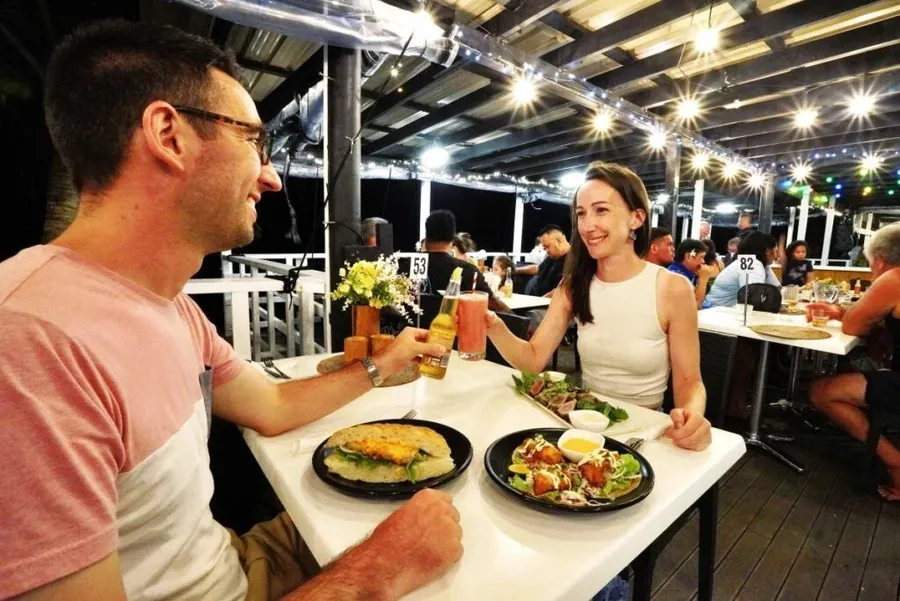 The Best Places to Eat on Rarotonga: 10 Best Restaurants 🍔 [2025]