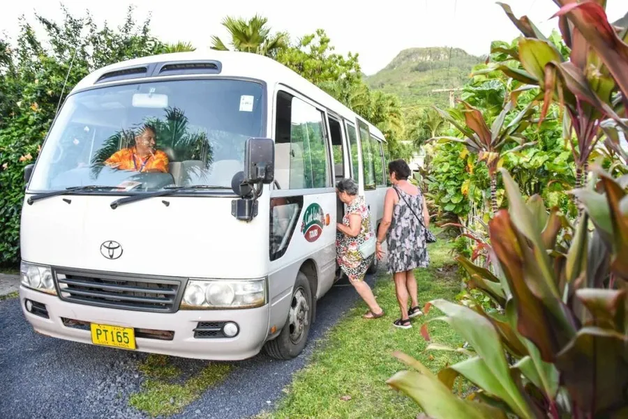 8 Best Airport Transfers in Rarotonga & the Cook Islands [2023]
