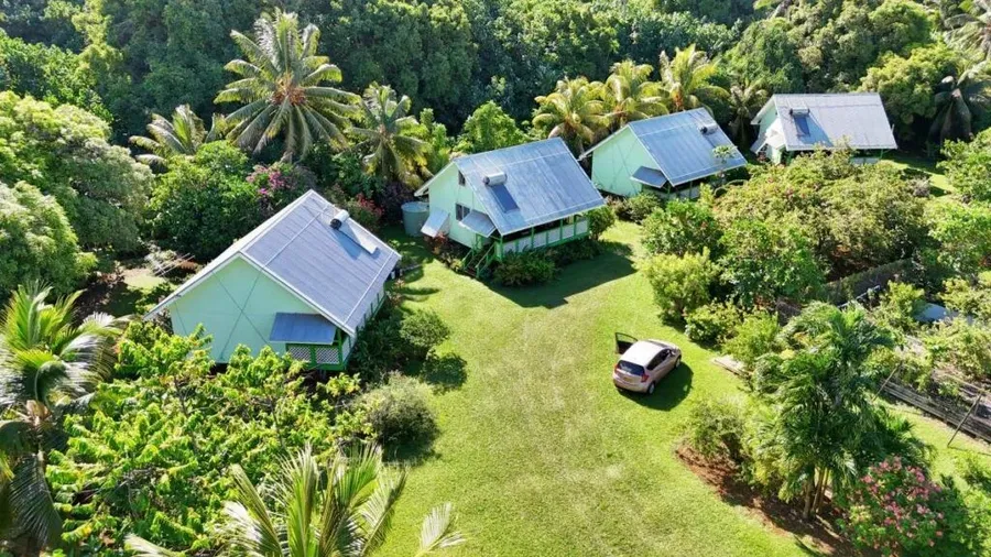 10 Best Family Resorts & Accommodations on Aitutaki 👪 [2025]