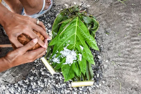 The Food Guide to the Cook Islands: Places to Eat, Food Tours & More
