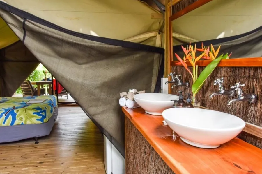 10 Most Romantic Wedding & Honeymoon Resorts on Rarotonga 🥂