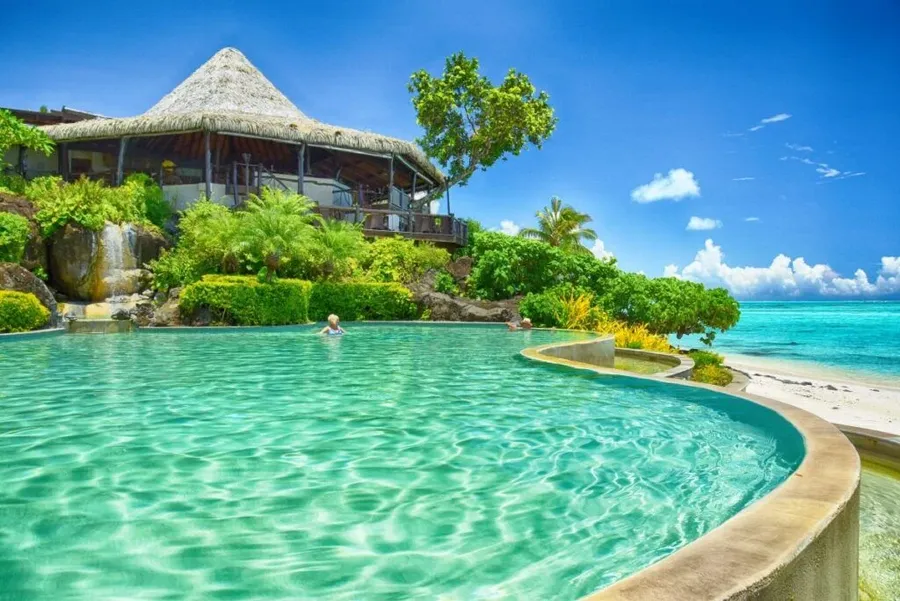 5 Best Luxury Accommodations on Aitutaki 👑 [2025]