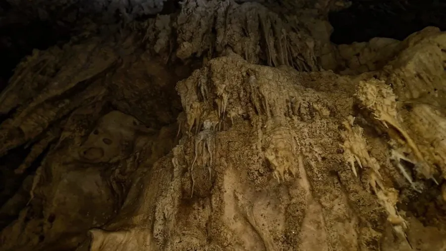 5 Best Caves on Mangaia