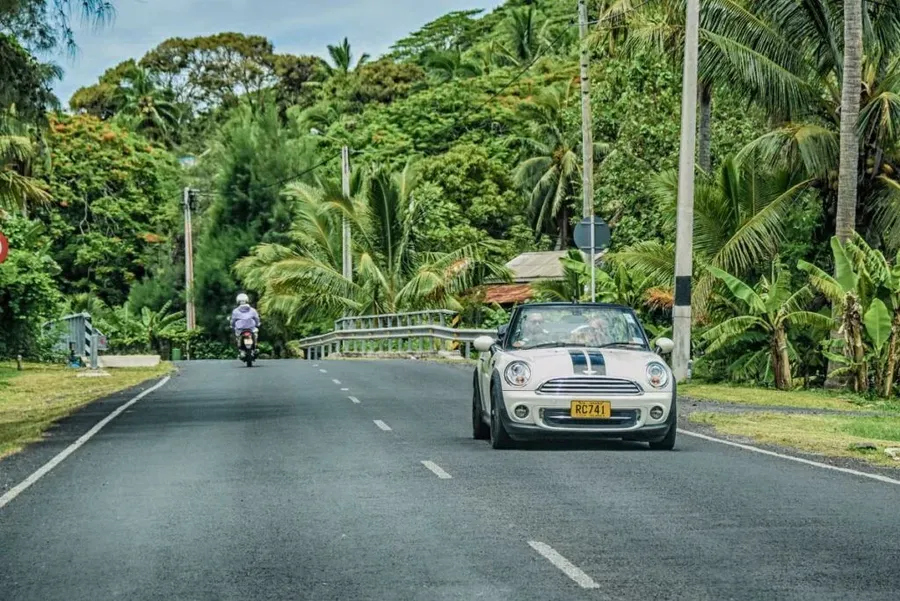 Which is Better, Renting a Car or Taking the Bus on Rarotonga?