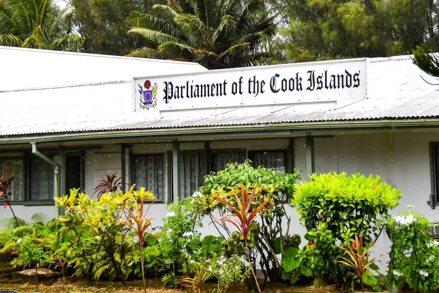 Who Owns the Cook Islands? The Political Status of the Cook Islands