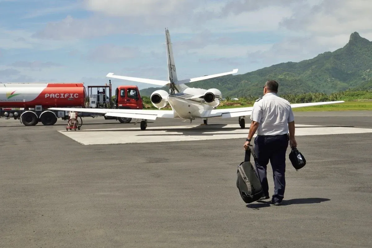 How to Hire a Plane in the Cook Islands: A Guide to Plane Charters
