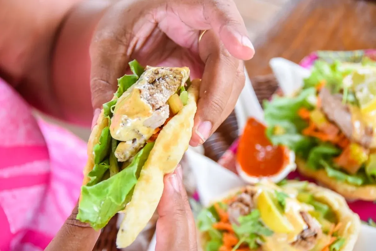 The Food Guide to Aitutaki: Places to Eat & Food Tours ???? [2023]