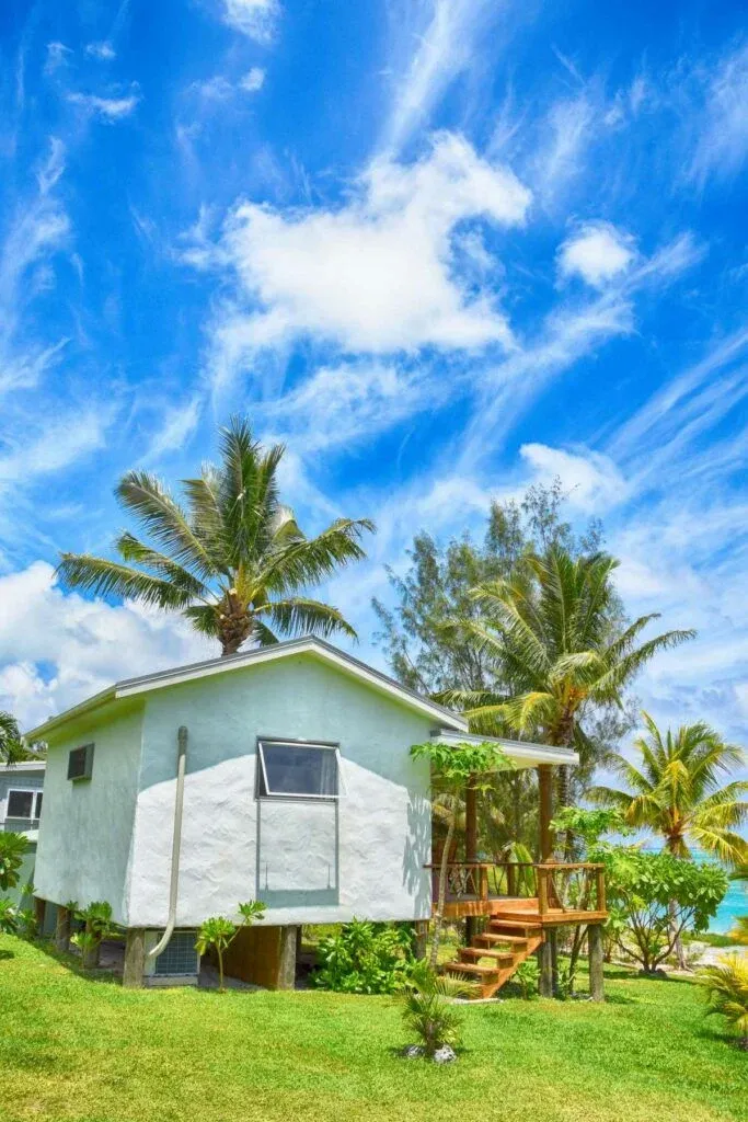10 Most Romantic Wedding & Honeymoon Resorts on Aitutaki [2023]