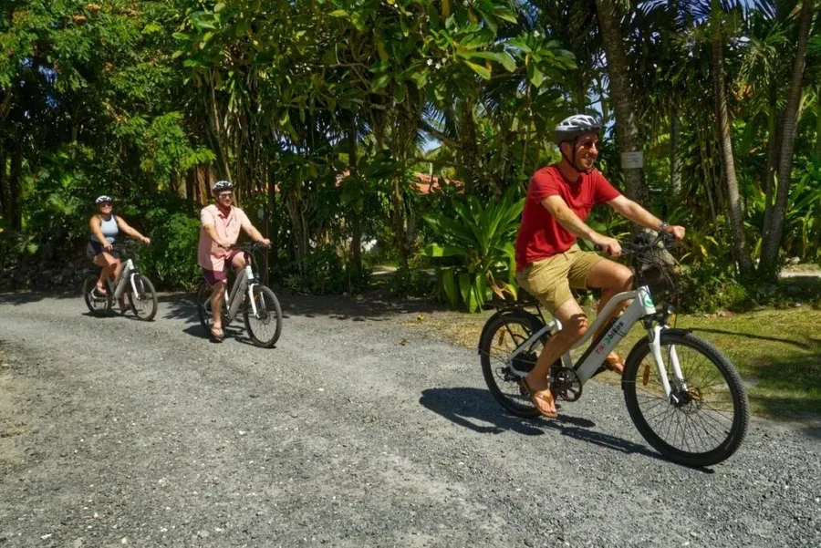 Rarotonga Transport Guide: 10 Ways to Get to (& Around) Rarotonga ✈️