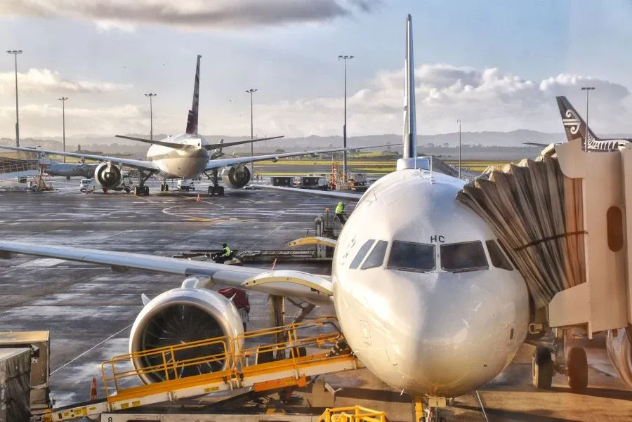 Which Airlines Fly to Niue?