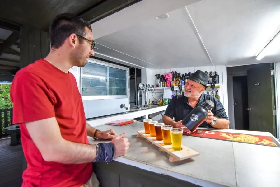 When is Happy Hour in Niue?