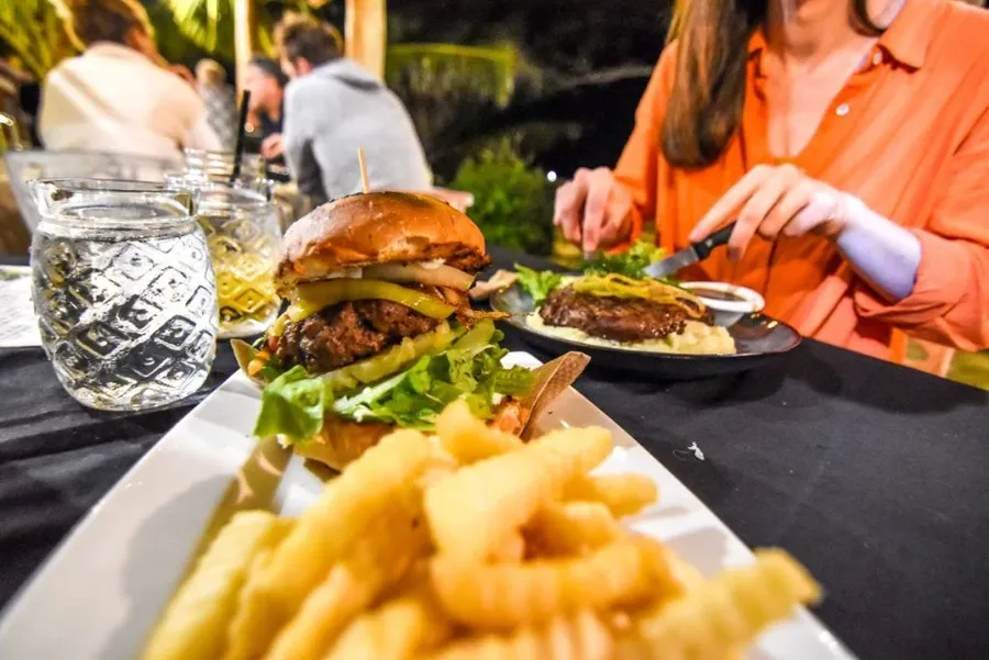 The Guide to the Best Eats &amp; Restaurants in Alofi ????️ [2023]