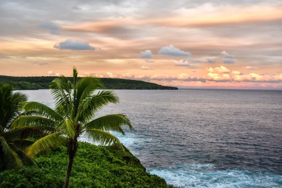 Niue Weather in April