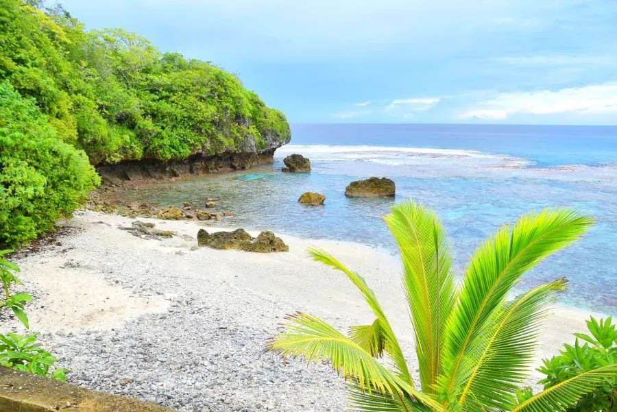 8 Best Sea Tracks & Places to Swim in Niue for Kids