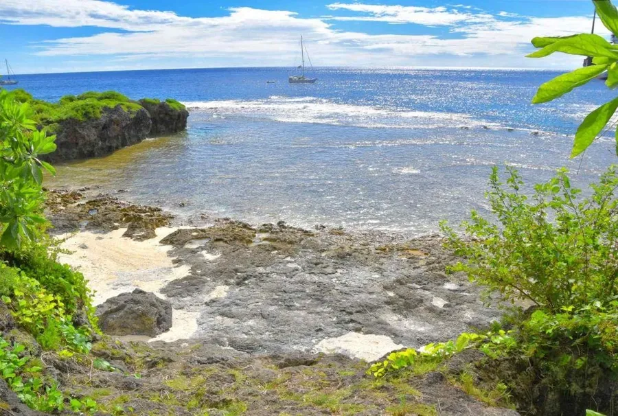 9 Best Sea Tracks in Alofi (Scenic Spots & Places to Swim)
