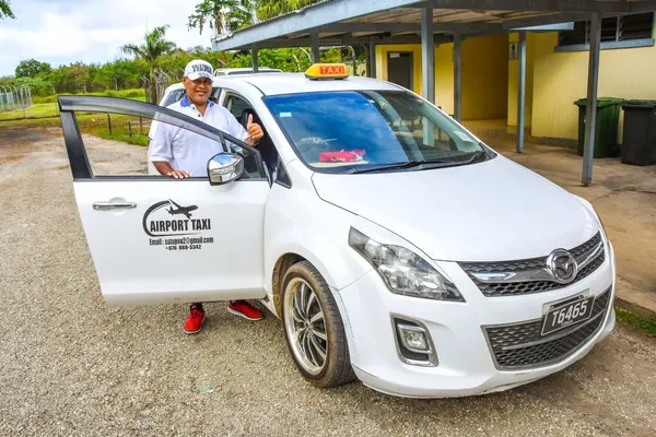 10 Things to Know About Taxis in Tonga