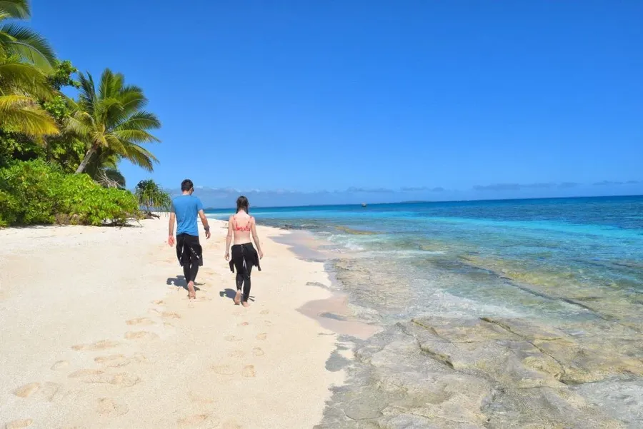 Couple walking down beach island Mandatory credit to TongaPocketGuide.com Feature 1024x684