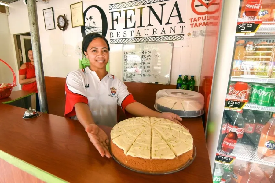 Ofeina Restaurant Cake Staff MUST CREDIT tongapocketguide.com  1024x684