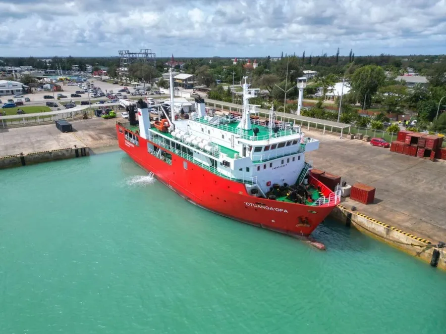Tongatapu Transport Guide: 10 Ways to Get to Tongatapu (&amp; Around Tongatapu)